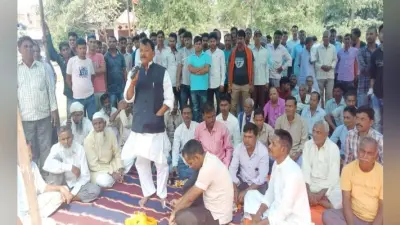 हजारीबाग : ट्रेन के ठहराव को लेकर ग्रामीणों ने किया चौबे रेलवे स्टेशन पर किया प्रदर्शन