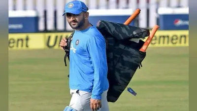 महेंद्र सिंह धौनी को टीम में शामिल नहीं जाने पर आकाश चोपड़ा ने कुछ ऐसे की टिप्पणी…