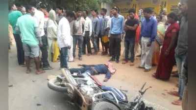 गुमला : दो बाइक में भिड़ंत, बिजली विभाग के प्रोजेक्ट मैनेजर की मौत, तीन लोग घायल