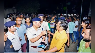 पटना : इस बात पर भिड़े दो गुट, जमकर चले लाठी डंडे, कई राउंड फायरिंग, तोड़फोड़, नाबालिग को लगी गोली