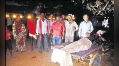 सारठ सीएचसी ने नहीं दिया एंबुलेंस, ठेला से मृत मां का शव लाया थाने, देर होने से नहीं हो सका पोस्टमार्टम