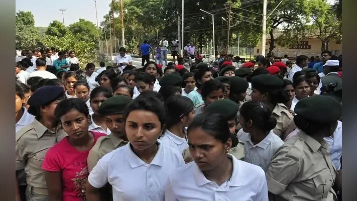बिहार में खाकी पर दाग, महिला ट्रेनी कांस्टेबल ने इंस्पेक्टर पर लगाया बंद कमरे में छेड़खानी का आरोप, सस्पेंड