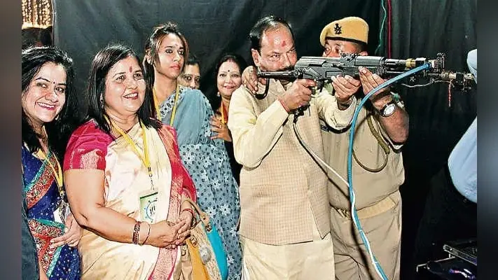 रांची : शहीदों के आश्रितों को पीएम आवास योजना के तहत मिलेगा घर : सीएम रघुवर दास