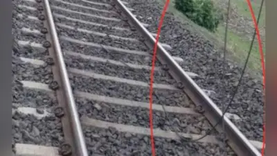 गया : ट्रैक पर गिरा बिजली का तार, इमरजेंसी ब्रेक लगा ड्राइवर ने रोकी ट्रेन, हादसा टला
