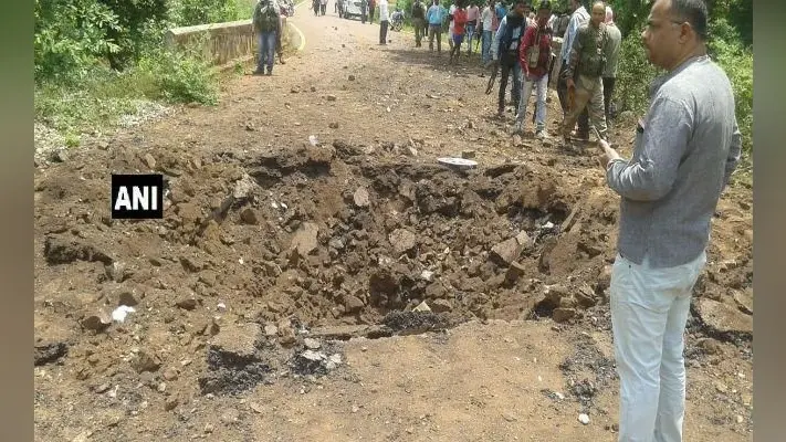 दंतेवाड़ा हमला: माओवादियों ने जारी किया पर्चा, कैमरामैन साहू की मौत पर जताया दुख