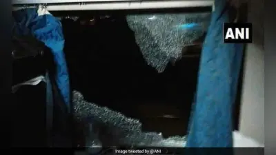 चलती ट्रेन पर पथराव, यात्रियों में आतंक, शताब्दी एक्सप्रेस के एसी कोच के शीशे टूटे