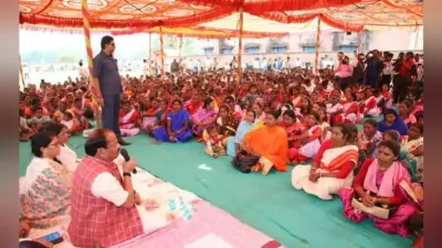 ग्राम चौपाल में CM रघुवर का ऐलान – महिला शक्ति को राज्य की शक्ति बनाना है