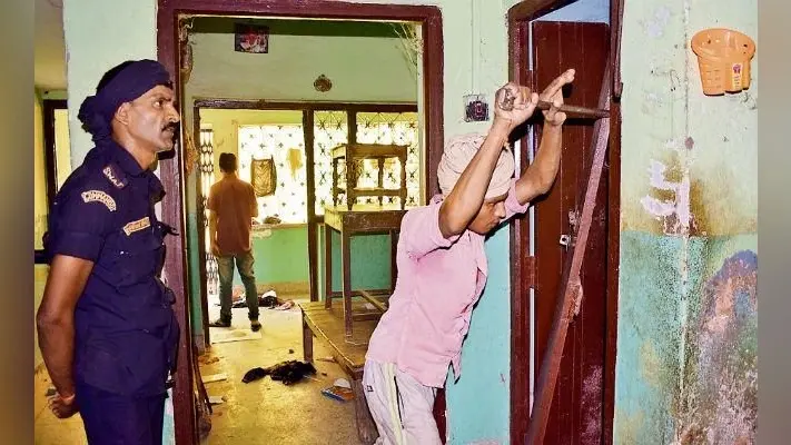 तबरेज हत्याकांड : बिल्ला व फारूक के घरों की संपत्ति हुई कुर्क