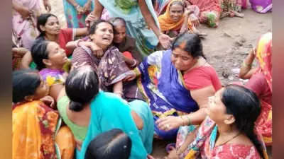 जुआरियों को पकड़ने गयी पुलिस की पब्लिक से भिड़ंत, पुलिस को बनाया बंधक, पुलिस फायरिंग में युवक की मौत, देखें वीडियो