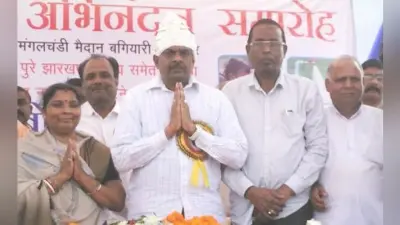 कसमार में डॉ लंबोदर महतो का नागरिक अभिनंदन, चांदी का मुकुट पहनाया