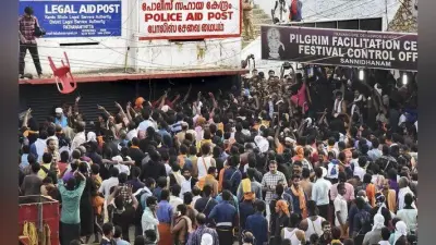 प्रदर्शनकारियों ने महिलाओं को सबरीमाला में प्रवेश से रोका, टीवी के कैमरामैन पर हमला