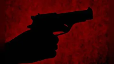 लूट के विरोध पर फायरिंग, दवा कारोबारी हुआ घायल