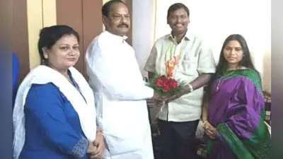 पूर्व सीएम अर्जुन मुंडा के घर पहुंचे सीएम रघुवर दास, दी दीपावली की शुभकामनाएं