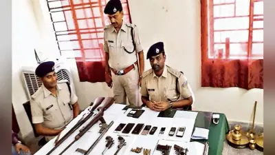 कोडरमा : झाविमो नेता के मकान से मिला हथियारों का जखीरा, नेता छोटी सोनी और भाई सुनील फरार