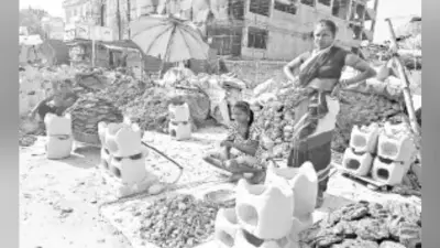 छठ महापर्व: मिट्टी के भाव बिक रहे मिट्टी के चूल्हे, समय के साथ कद्रदानों की संख्या में कमी