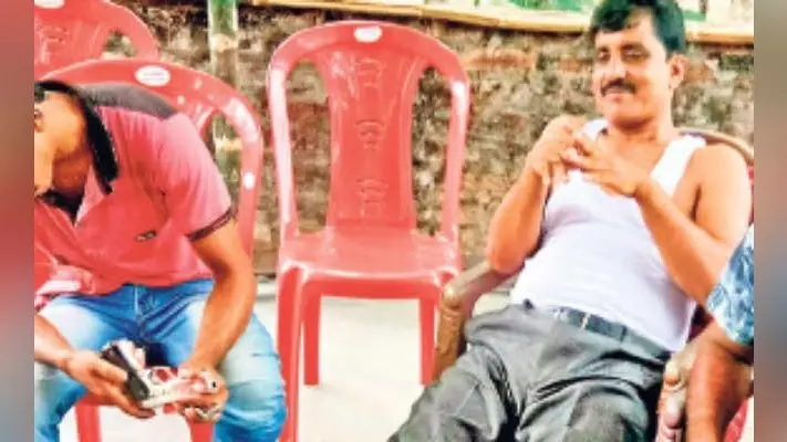तृणमूल नेता के साथ युवक के पास नाइन एमएम पिस्टल!