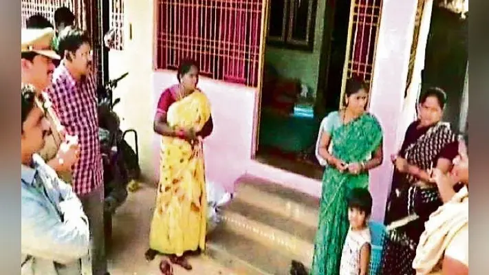 दिन में नाइटी पहनने पर लगेगा दो हजार जुर्माना, नौ महीने से दिन में नाइटी नहीं पहन रहीं हैं महिलाएं