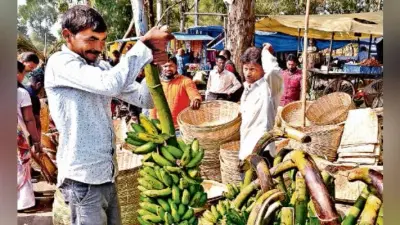 छठ महापर्व को लेकर चुनरी प्रिंट व कॉटन साड़ियों की सबसे अधिक हो रही बिक्री, सूप-दउरा की सजीं दुकानें