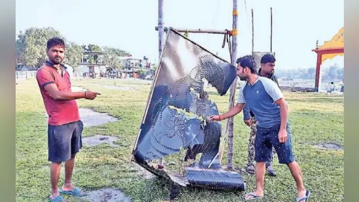 बदमाशों ने छठ घाट पर मचाया तांडव, रात के अंधेरे में घाट पर बोला धावा, सजावट की लाइटिंग में जमकर तोड़फोड़