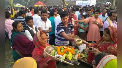 उगते सूर्य को अर्घ्य के साथ छठ पूजा का समापन, देखें चुनिंदा तस्वीरें