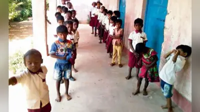 बुढ़मू : पारा शिक्षकों की हड़ताल से पठन-पाठन बाधित, बगैर पढ़ाई किये भूखे पेट लौट रहे बच्चे