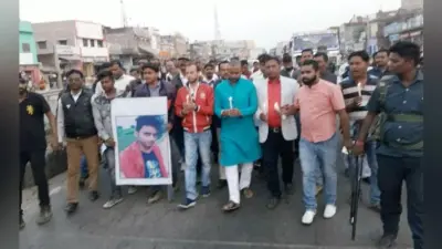 चौपारण : सुमित हत्याकांड में शामिल हत्यारों की गिरफ्तारी की मांग को लेकर निकाला कैंडल मार्च