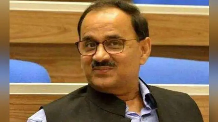 आलोक वर्मा ने सीवीसी की रिपोर्ट पर न्यायालय में सीलबंद लिफाफे में दाखिल किया जवाब