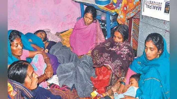 पटना : दरवाजे की ओर टुकुर-टुकुर ताक रहे दीपक के माता-पिता, आस में पथरा गयीं आंखें