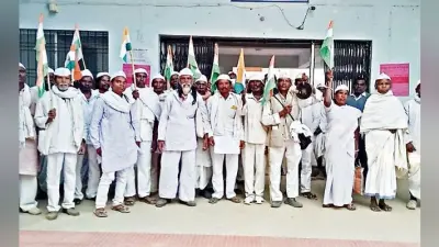 आंदोलन : मांगों को लेकर टानाभगत अनिश्चितकालीन धरना पर बैठे, कहा आश्वासन से नहीं मानेंगे, मांगों पर हो ठोस कार्रवाई