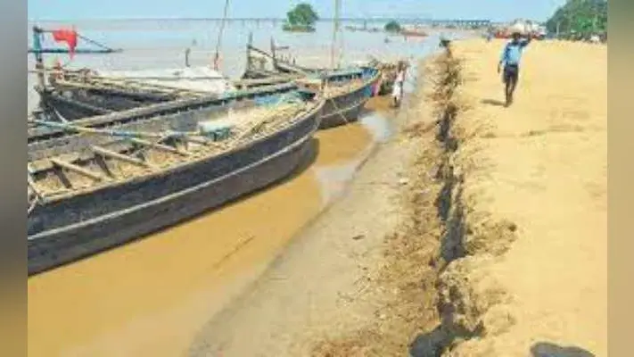 तेजी से घट रहा गंगा का जलस्तर, बरारी वाटर वर्क्स के इंटक वेल भी हो रहे फेल, पर