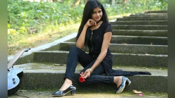 30 एल्बम बना चुकी माही राय अब हिंदी फिल्म में आयेगी नजर, कम समय में उपलब्धि की हासिल