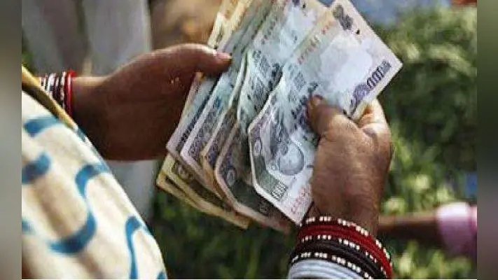 सीतामढ़ी : करती हैं सोलह शृंगार और लेती हैं विधवा पेंशन, चार-पांच साल से ले रही थी लाभ