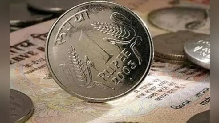 कच्चे तेल की कीमतों में नरमी से तीन महीने के उच्चतम स्तर पर पहुंचा रुपया