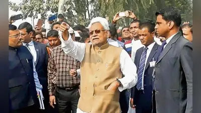 सीएम ने छह घंटें तक सड़कों का किया निरीक्षण : एलिवेटेड सड़क, फुट ओवरब्रिज और अंडरपास जल्द बनाने का आदेश
