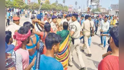 जमशेदपुर : पुलिसकर्मियों ने उतरवाये किन्नर के कपड़े, दुर्व्यवहार भी किया