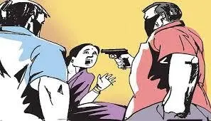आधी रात घर में घुसे अपराधी बच्ची को कब्जे में ले की लूटपाट