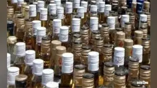 गया : ट्रक में लदे जैविक खाद के डब्बों के बीच मिले इन सामानों को देखकर उड़ गये सबके होश