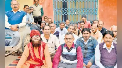 चास : एसएस कॉलेज में कामकाज ठप, दो गुटों में बंटे शिक्षक व कर्मी, एक गुट का धरना जारी