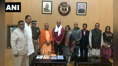 बुलंदशहर हिंसा : सीएम से मिला शहीद का परिवार, एक सदस्य को मिलेगी नौकरी