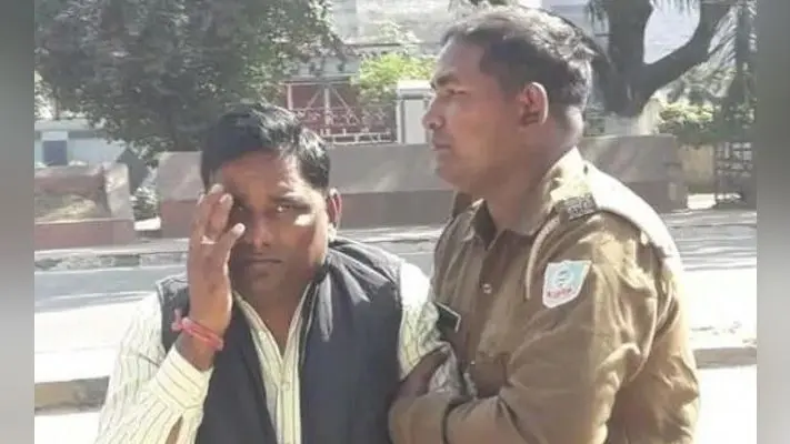 Jharkhand : बोकारो DC कार्यालय का कर्मचारी 71 हजार रिश्वत ले रहा था, ACB ने किया गिरफ्तार