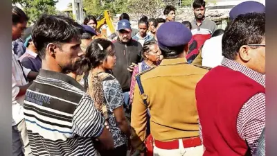 रांची-टोरी लाइन के निरीक्षण पर जा रहे थे डीआरएम पटरी पर लेट गये लोग, 15 मिनट रोकनी पड़ी सैलून