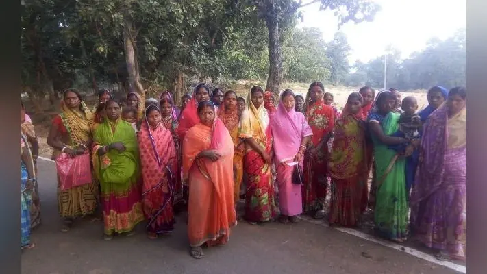 गोमिया : वन बचाने का संकल्प लेकर महिलाओं ने चलाया जागरुकता अभियान
