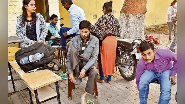 बीएसएससी की इंटर स्तरीय परीक्षा : फिर बुकलेट लेकर फरार, पर्चा आउट की रही चर्चा