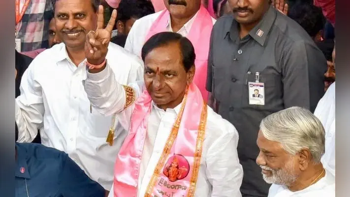 तेलंगाना के मुख्यमंत्री KCR का विवादित बयान, रैली में कुत्तों से कर दी प्रदर्शनकारियों की तुलना
