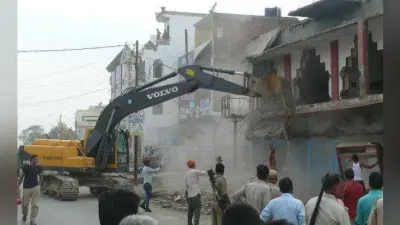 बोकारो : आवासों को कब्जा मुक्त कराने का अभियान जारी, तीसरे दिन खाली कराये गये पांच क्वार्टर,