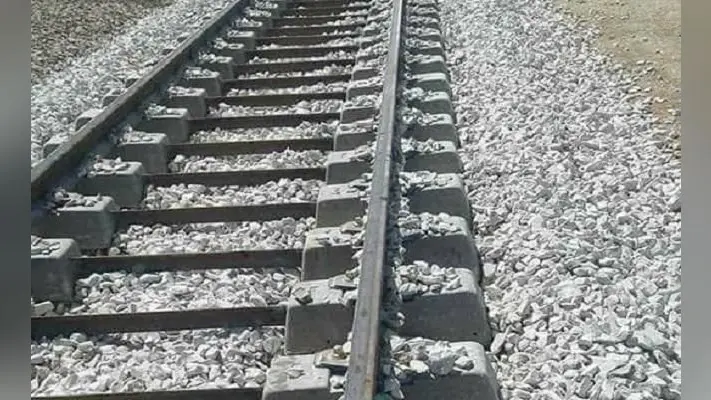 जमुई: रेललाइन पर मिली युवक की सिरकटी लाश, ढाई घंटे तक मेन लाइन पर बाधित रहा आवागमन