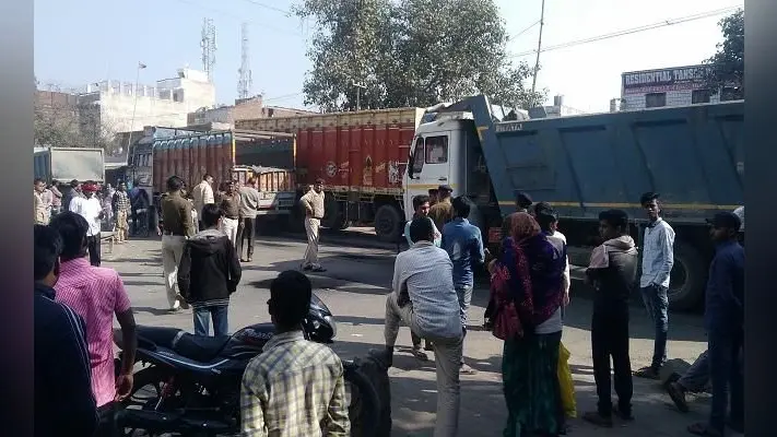 शराब पीने से मना किया तो बेटे ने बाप को पीट-पीटकर मार डाला, तमाशबीन बने रहे लोग