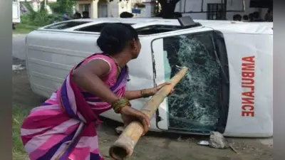 जलपाईगुड़ी : दवा देने में हुई देरी तो महिला ने मचा दिया कोहराम, अस्पताल की दवा दुकान में तोड़फोड़