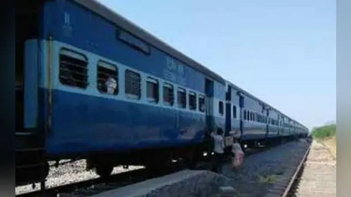 मुंगेर : दुर्घटनाग्रस्त होने से बची पैसेंजर ट्रेन