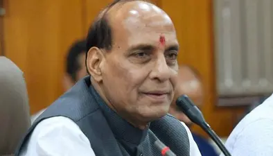 संसद में राफेल को लेकर हंगामा कर रही है कांग्रेस, राजनाथ बोले चर्चा के लिए तैयार है सरकार